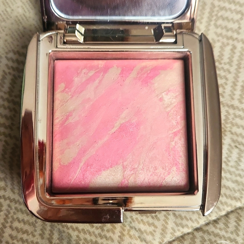 HourglassAmbient Lighting Blush - Luminous Flush
